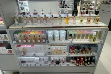 airport-duty-free-literally-had-it-all-was-stoked-to-find-v0-gijvbs22skbb1